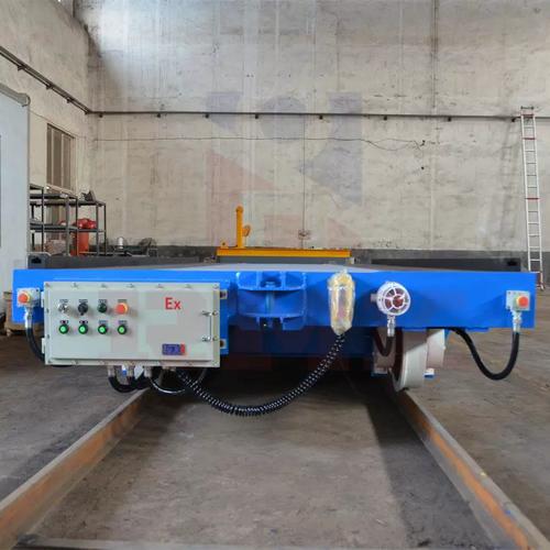 重型裝載機(jī)械運(yùn)輸解決方案 軌道平板車(chē)與電動(dòng)平車(chē)在工業(yè)物流中的高效應(yīng)用